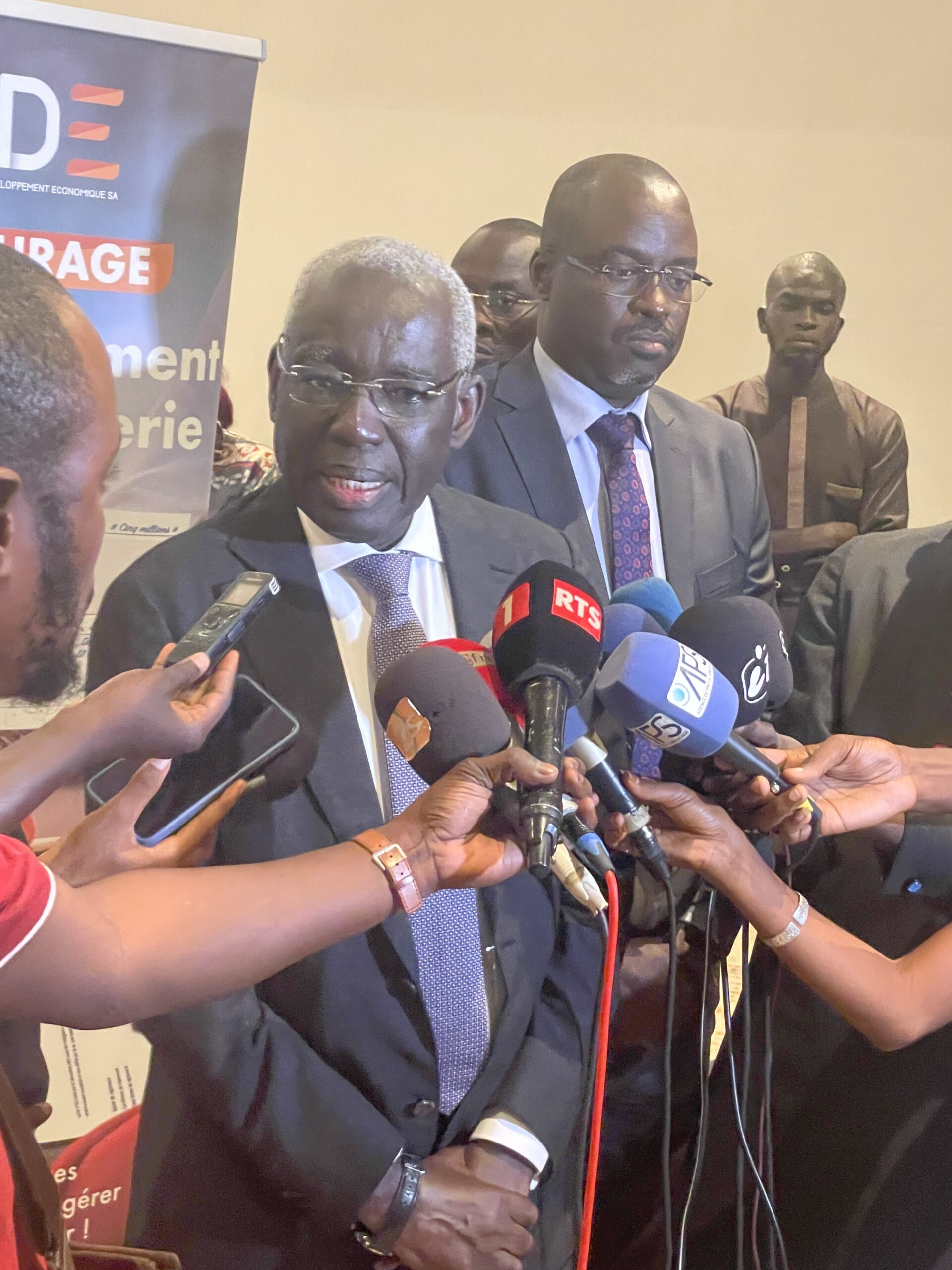 954C6B8D-FE9C-4A22-8DE4-E11A53ABB284